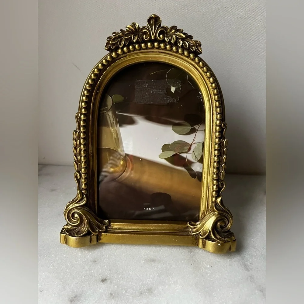 Elegant Gold Ornate Picture Frame for 4”x6” photo